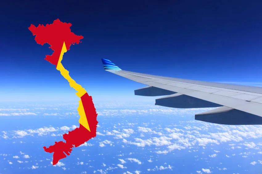 Illustration : carte du Vietnam aux couleurs du drapeau superposée à une aile d’avion en vol